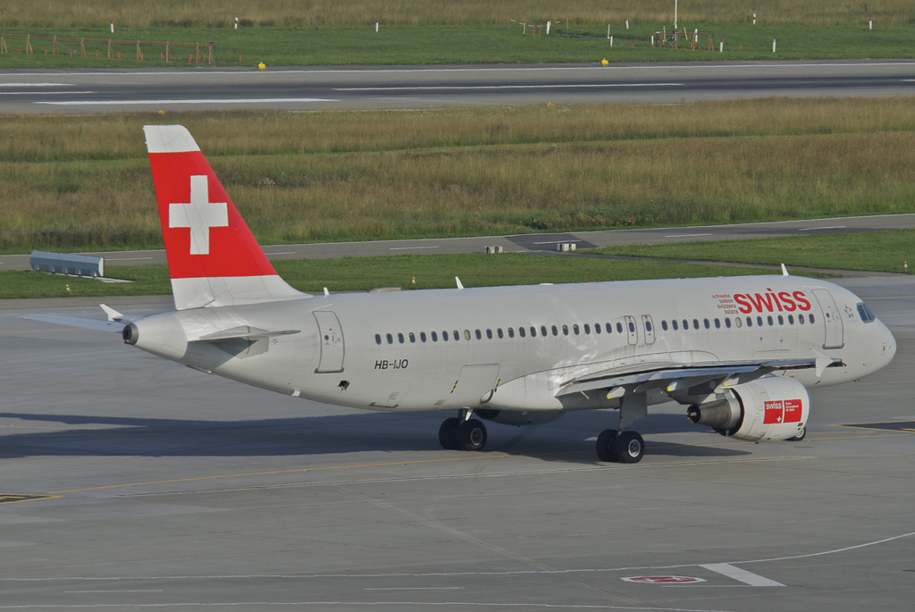 Photo of Swiss International Airlines HB-IJO, Airbus A320