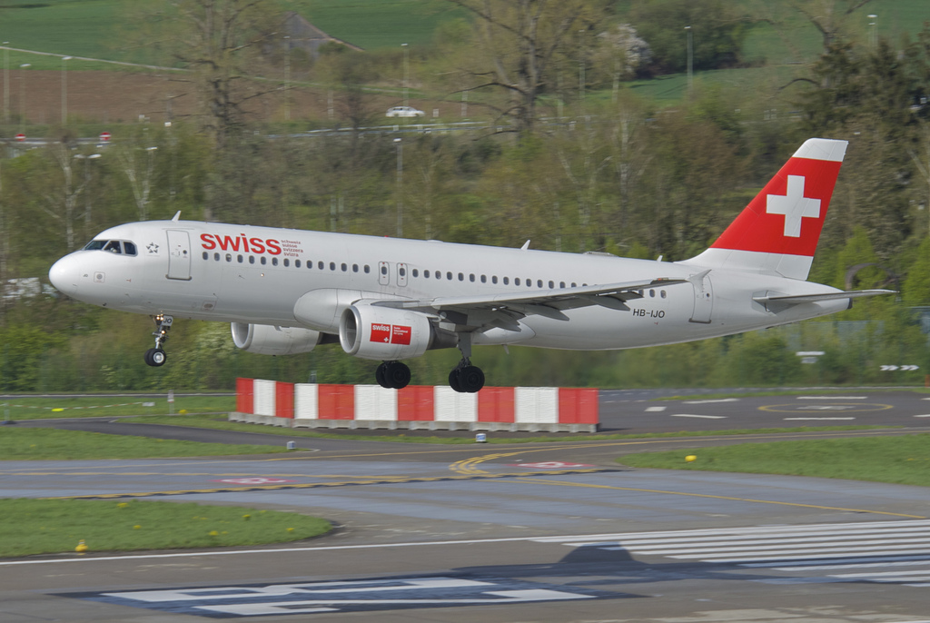 Photo of Swiss International Airlines HB-IJO, Airbus A320