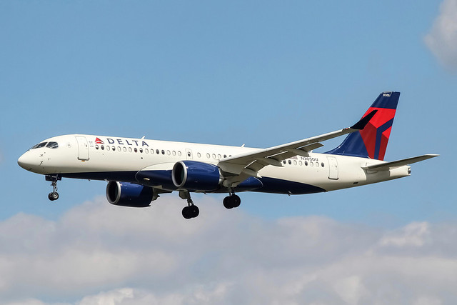 Photo of N305DU