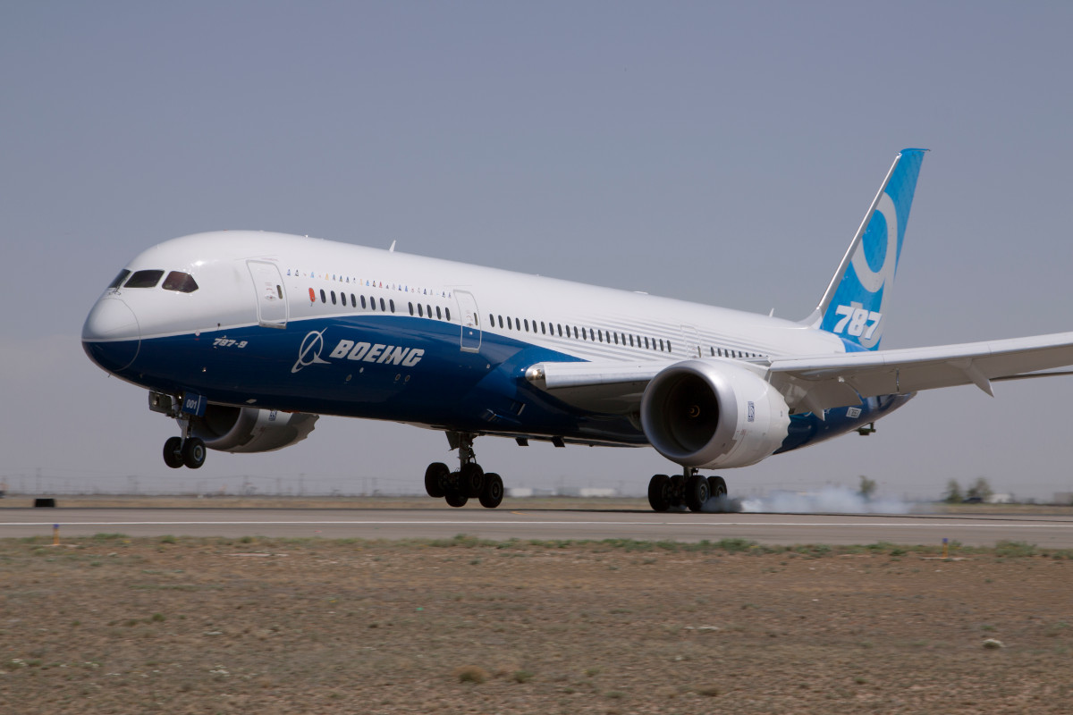 Boeing 787 Dreamliner landing Image of a Boeing 787 Dreamliner landing